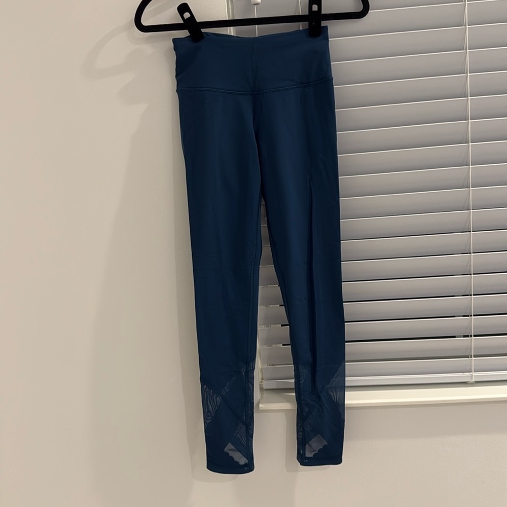 EUC knockout by Victoria’s Secret Blue Leggings